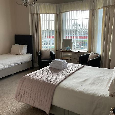 Glenora Guest House Уитби Экстерьер фото