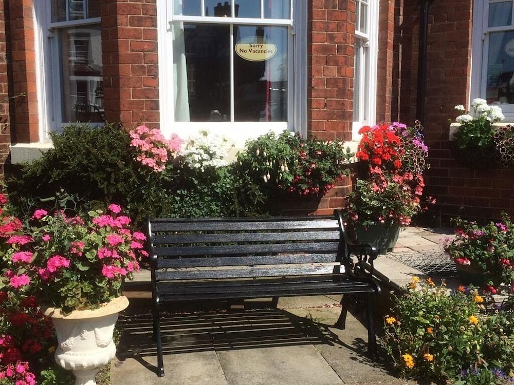 Glenora Guest House Уитби Экстерьер фото