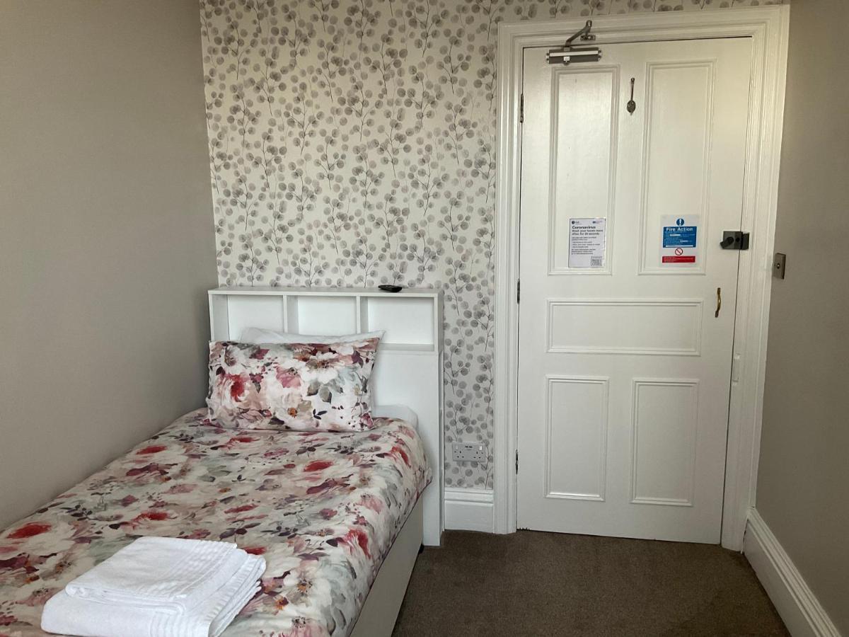 Glenora Guest House Уитби Экстерьер фото