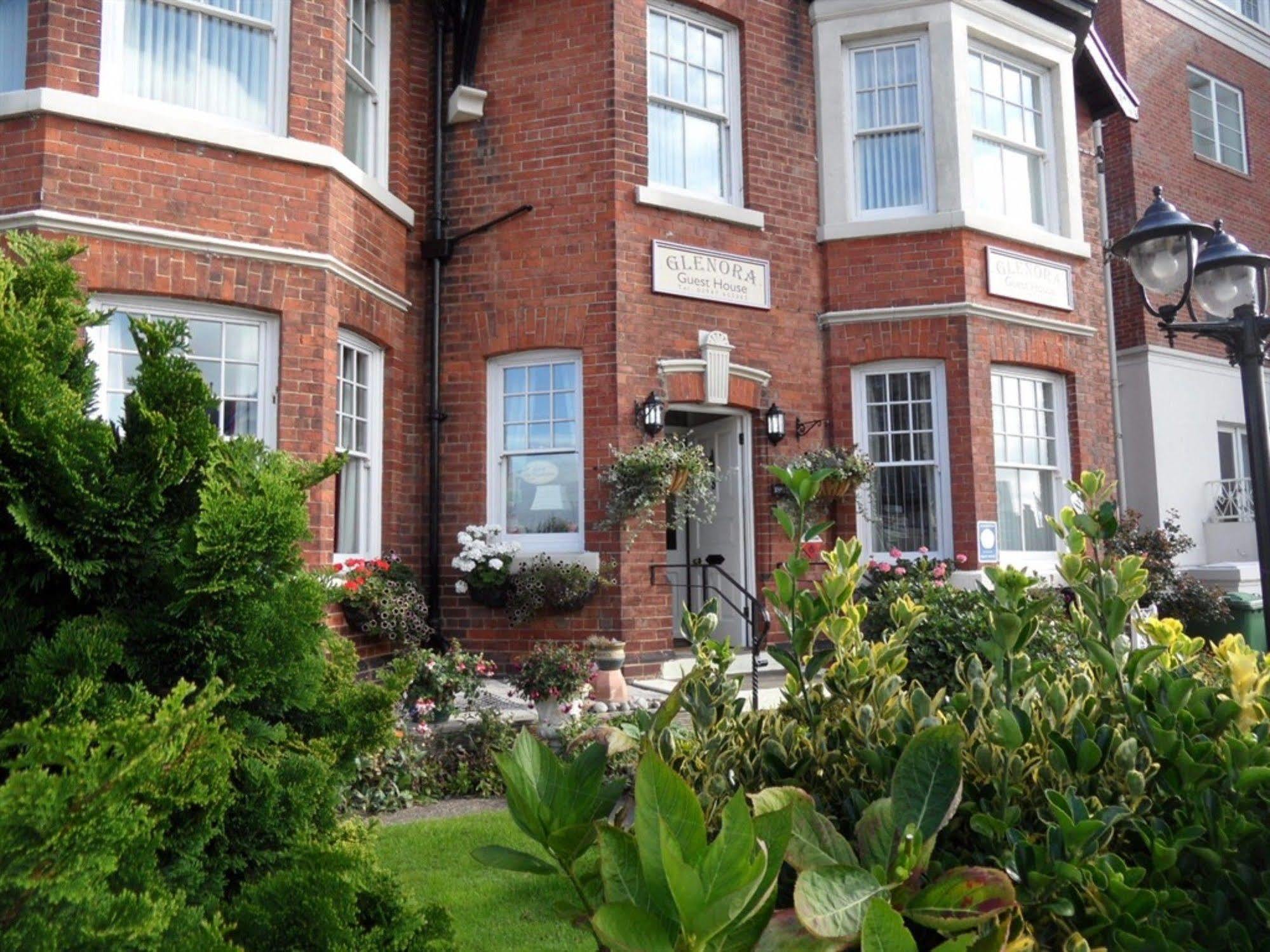 Glenora Guest House Уитби Экстерьер фото