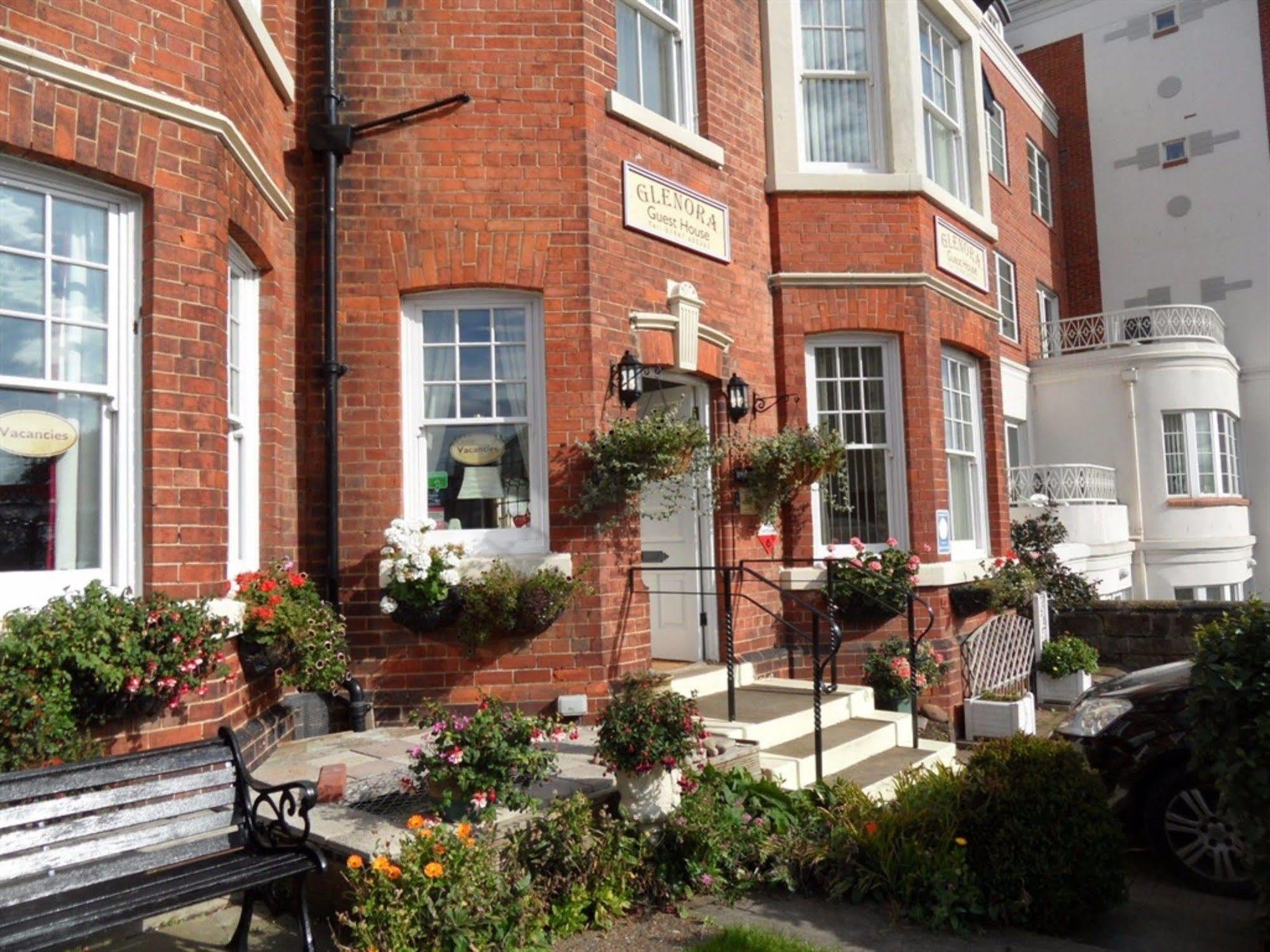 Glenora Guest House Уитби Экстерьер фото