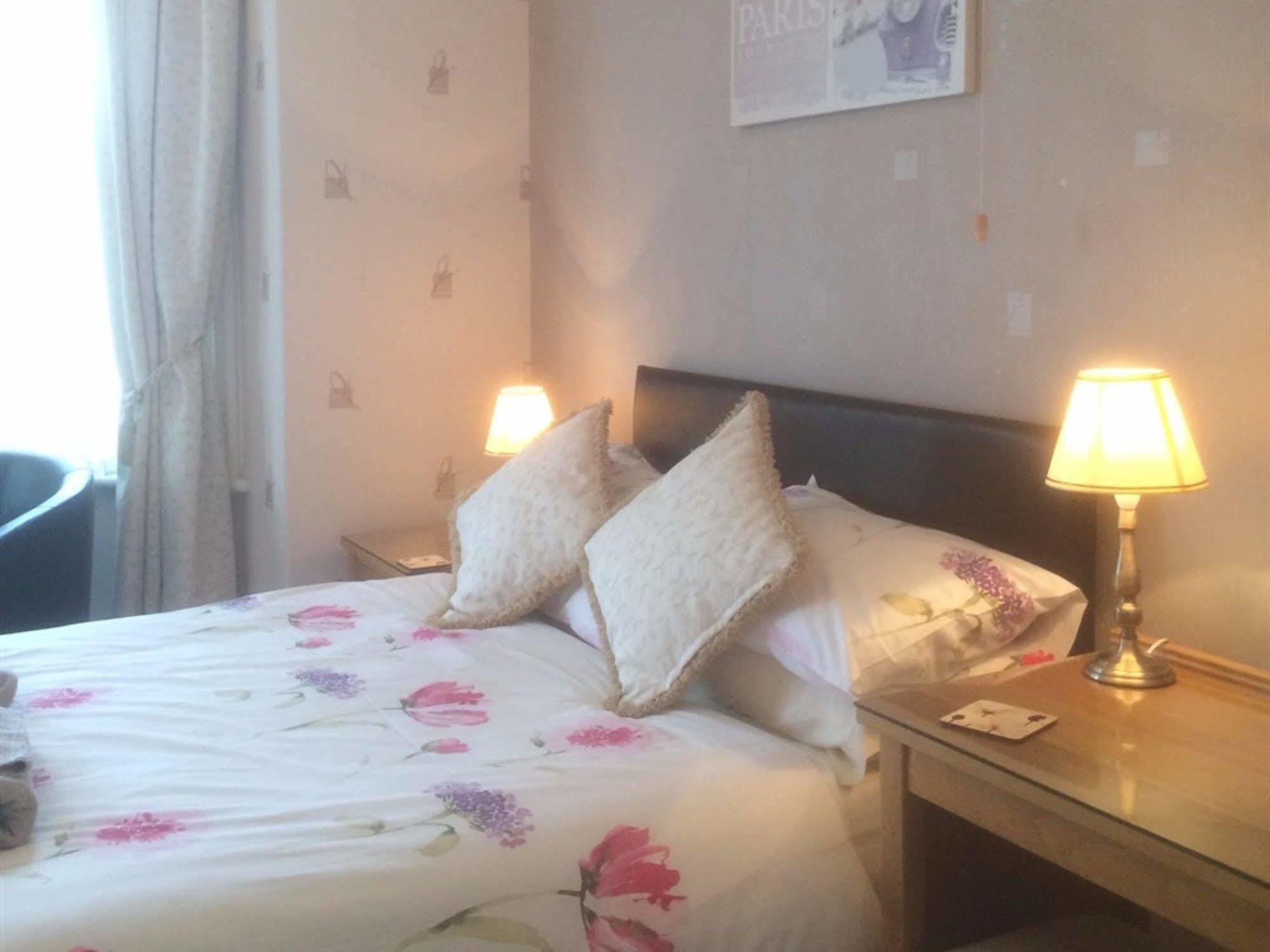 Glenora Guest House Уитби Экстерьер фото
