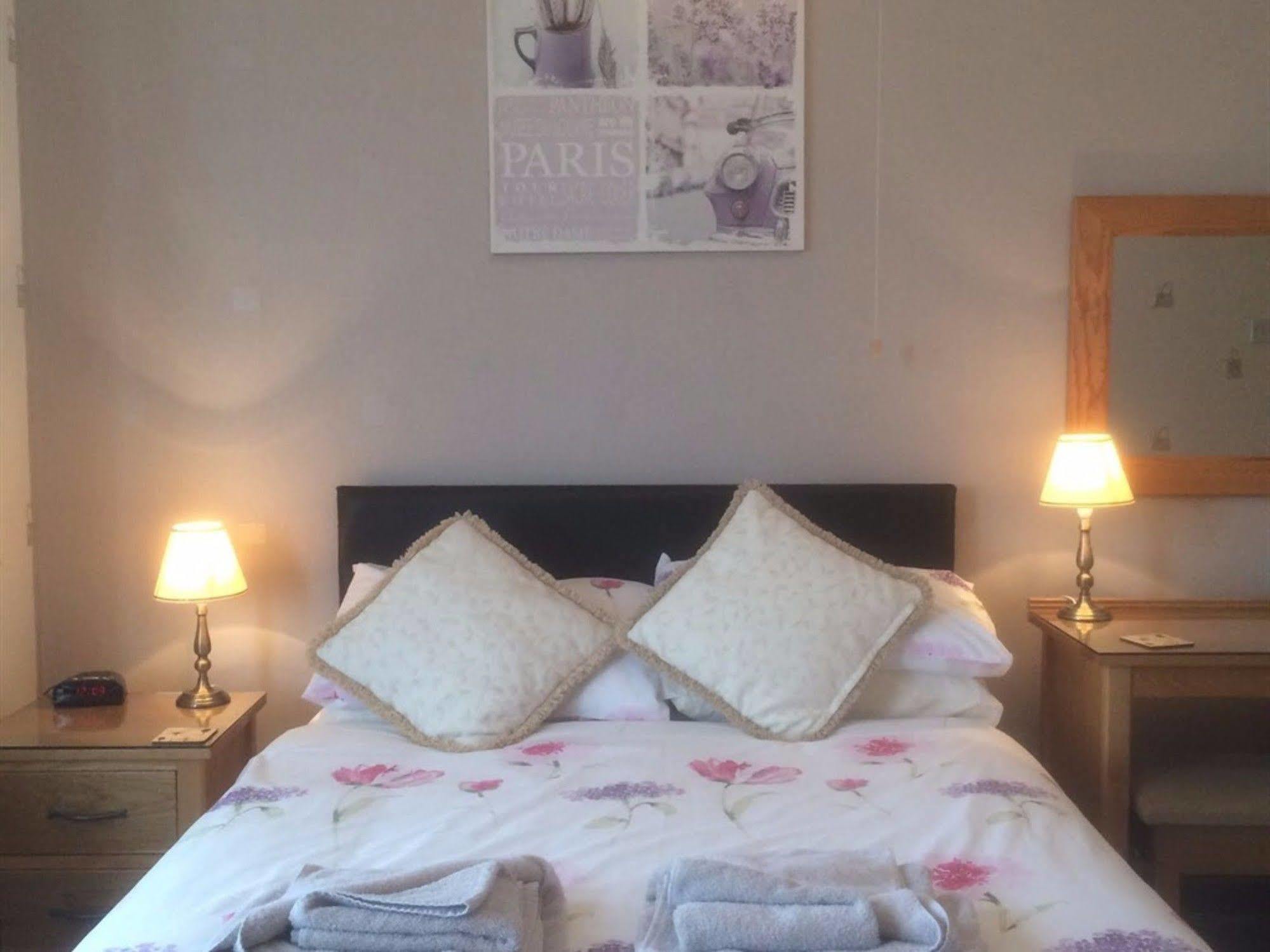 Glenora Guest House Уитби Экстерьер фото