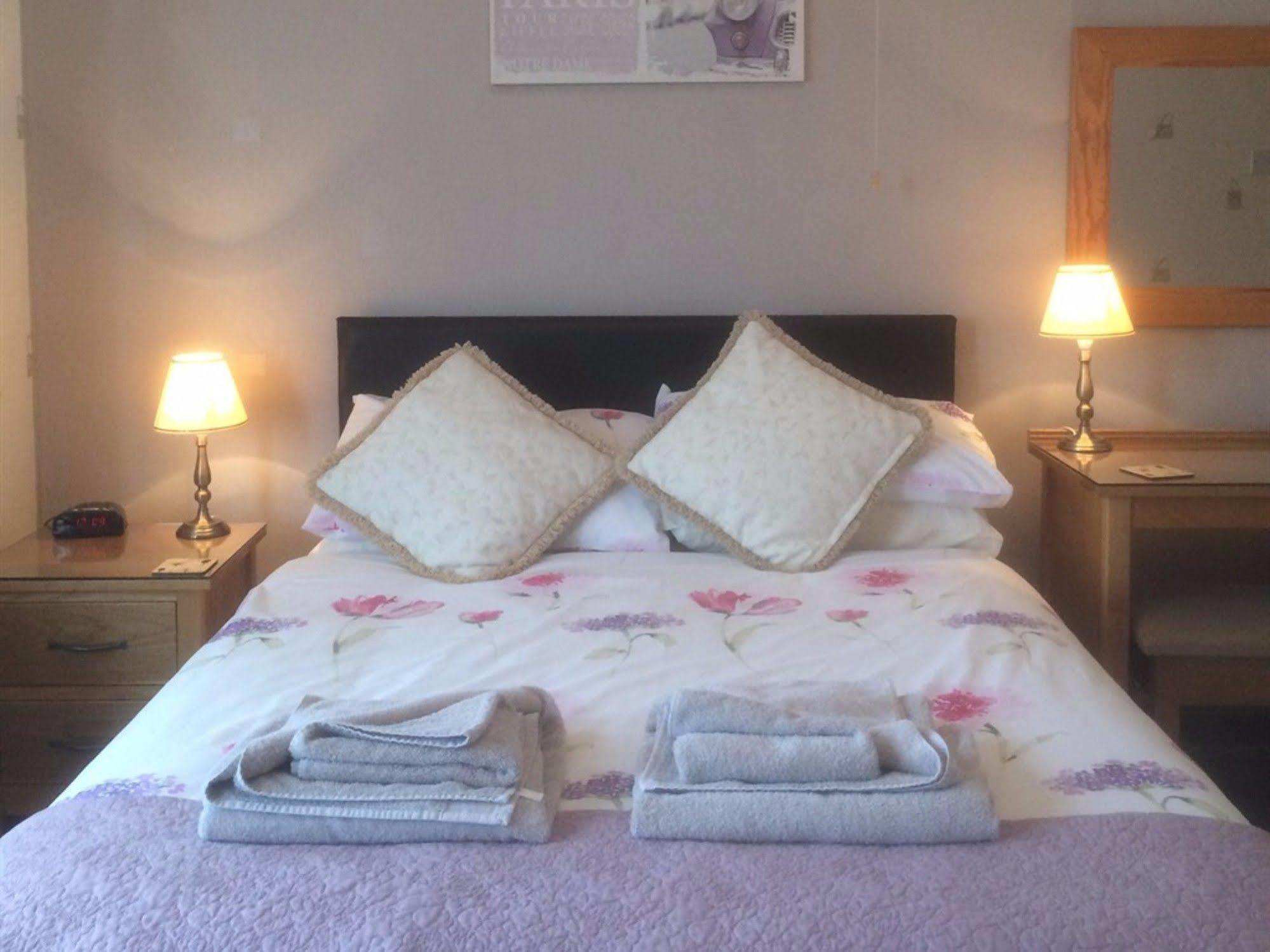 Glenora Guest House Уитби Экстерьер фото