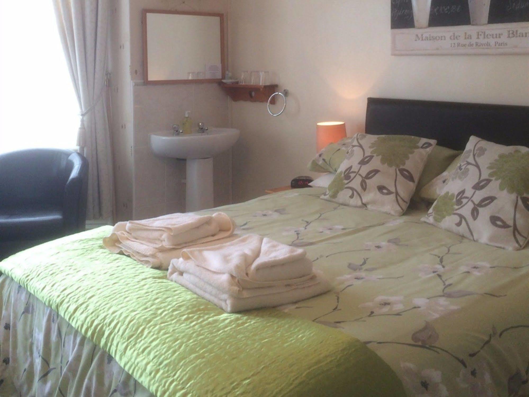 Glenora Guest House Уитби Экстерьер фото